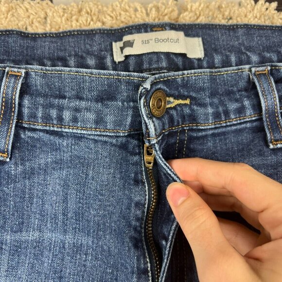 Levi's 515 Women's Size 16S 33x30 Blue Denim Bootcut Jeans Pants Dark Wash - Picture 2 of 8